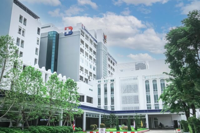 โรงพยาบาลกรุงเทพสนามจันทร์